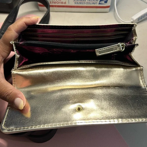 Betsey Johnson Clutch Large Wristlet and Crossbody Wallet EUC Stripes Vintage - Picture 9 of 16